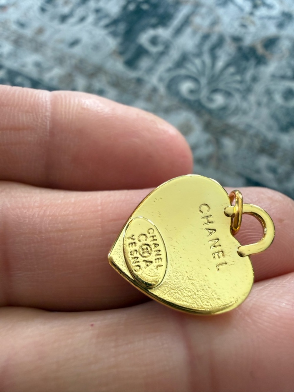 CHANEL Lavender Enamel Heart Pendant with Gold CC Logo - Picture 4 of 4